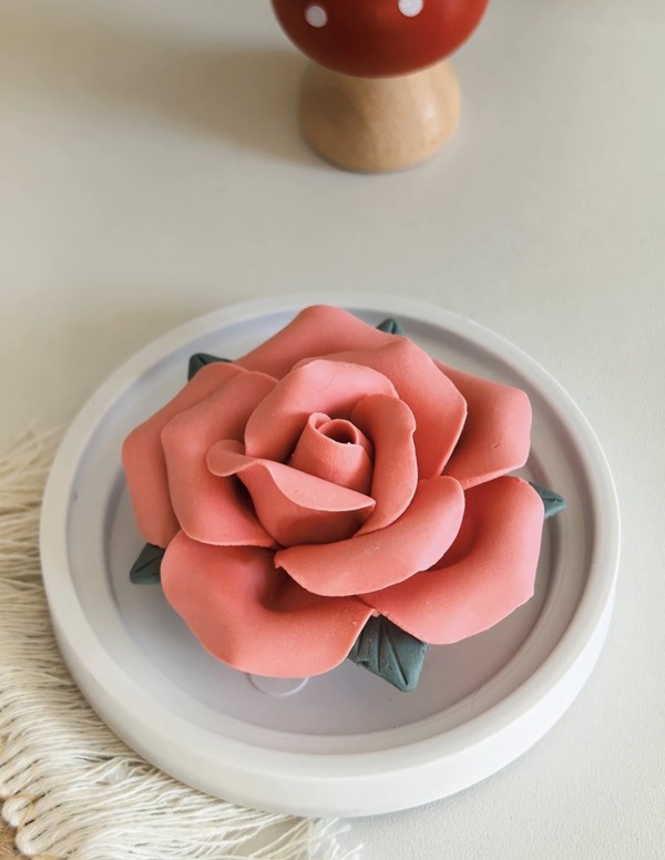 Keramik-Rosenhalter für Räucherstäbchen mit Sandelholz