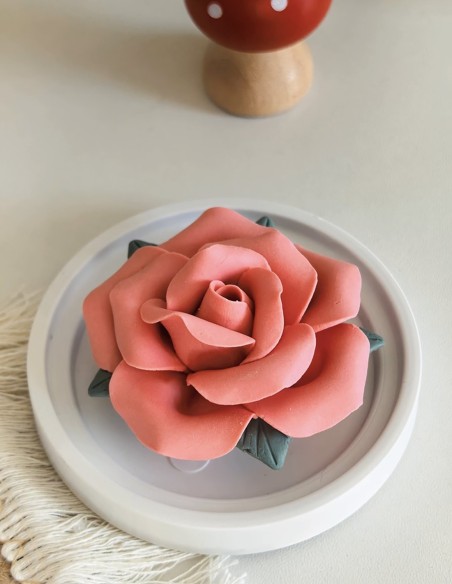 Support d'encens en céramique rose avec bâtonnets de bois de santal