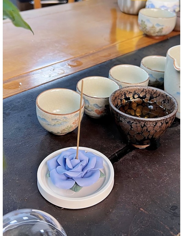 Porta-incenso in ceramica rosa blu con bastoncini di sandalo