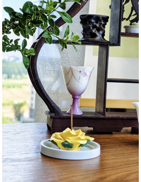 Porte-encens en céramique rose jaune avec bâtons de santal